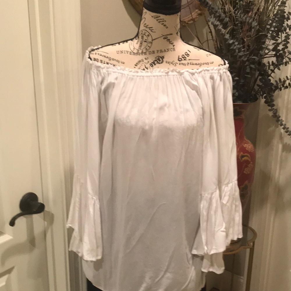 Elan white peasant tunic. Very flowy! OS